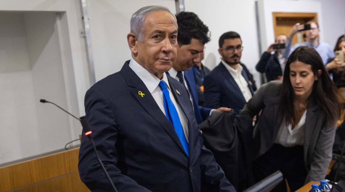 בנימין נתניהו, נאשם מס' 1 במשפט המו"לים, בפתח יום עדותו השני. בית המשפט המחוזי בתל אביב, 11.12.2024 (צילום: הדס פרוש) בנימין נתניהו, נאשם מס' 1 במשפט המו"לים, בפתח יום עדותו השני. בית המשפט המחוזי בתל אביב, 11.12.2024 (צילום: הדס פרוש)