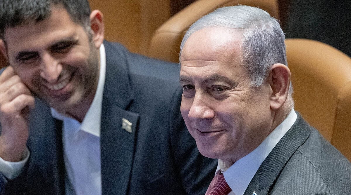 רה"מ בנימין נתניהו. ברקע: שר התקשורת שלמה קרעי, מליאת הכנסת, 12.11.24 (צילום: חיים גולדברג) רה"מ בנימין נתניהו. ברקע: שר התקשורת שלמה קרעי, מליאת הכנסת, 12.11.24 (צילום: חיים גולדברג)