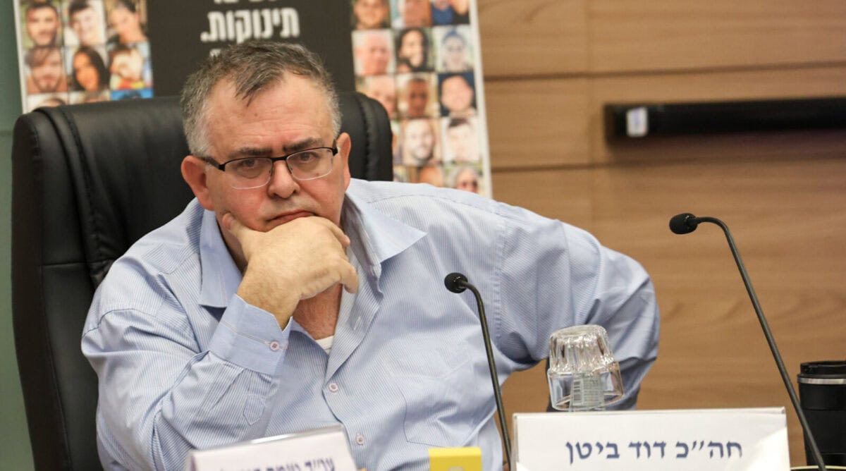 ח"כ דוד ביטן, יו"ר ועדת הכלכלה, בדיון בהצעת החוק לשימוע שנתי של ראשי תאגיד השידור, 17.3.25 (צילום: דני שם טוב, דוברות הכנסת) ח"כ דוד ביטן, יו"ר ועדת הכלכלה, בדיון בהצעת החוק לשימוע שנתי של ראשי תאגיד השידור, 17.3.25 (צילום: דני שם טוב, דוברות הכנסת)
