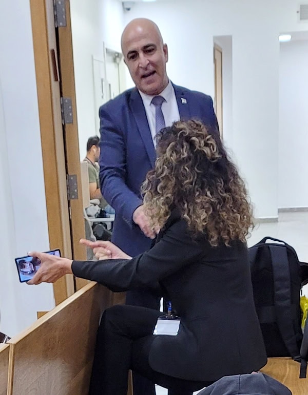 דרור אידר וכנרת בראשי בשולי עדותו של בנימין נתניהו. בית המשפט המחוזי בתל-אביב, 17.3.2025 (צילום: איתמר ב"ז) דרור אידר וכנרת בראשי בשולי עדותו של בנימין נתניהו. בית המשפט המחוזי בתל-אביב, 17.3.2025 (צילום: איתמר ב"ז)