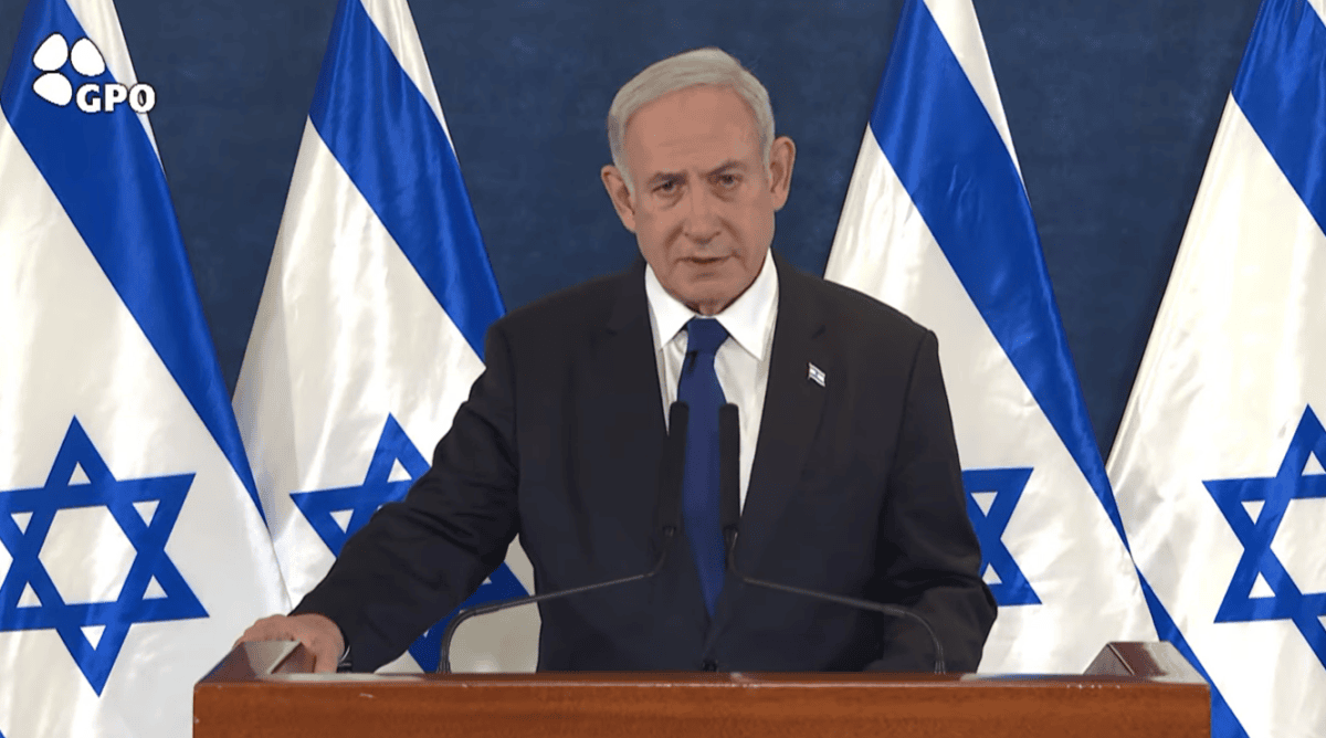 רה"מ בנימין נתניהו משדר הצהרה מהקריה בתל-אביב ביום טבח ה-7.10.23 (צילום מסך) רה"מ בנימין נתניהו משדר הצהרה מהקריה בתל-אביב ביום טבח ה-7.10.23 (צילום מסך)