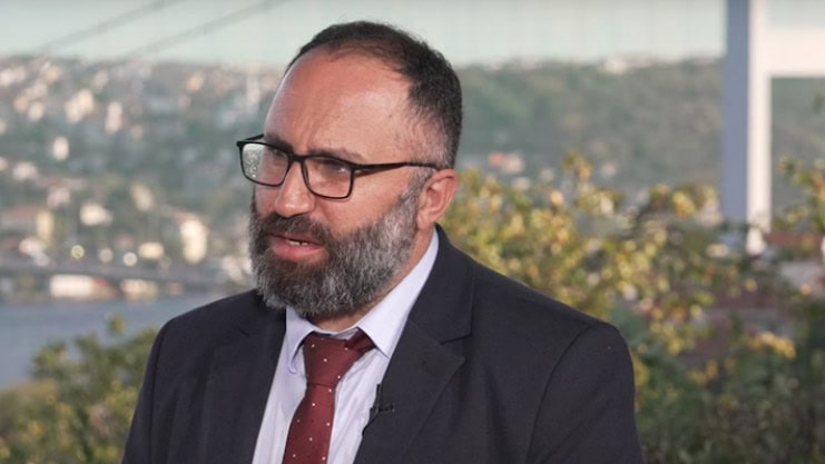 הפעיל הפלסטיני עיסא עמרו בראיון לטלוויזיה הטורקית (צילום מסך) הפעיל הפלסטיני עיסא עמרו בראיון לטלוויזיה הטורקית (צילום מסך)