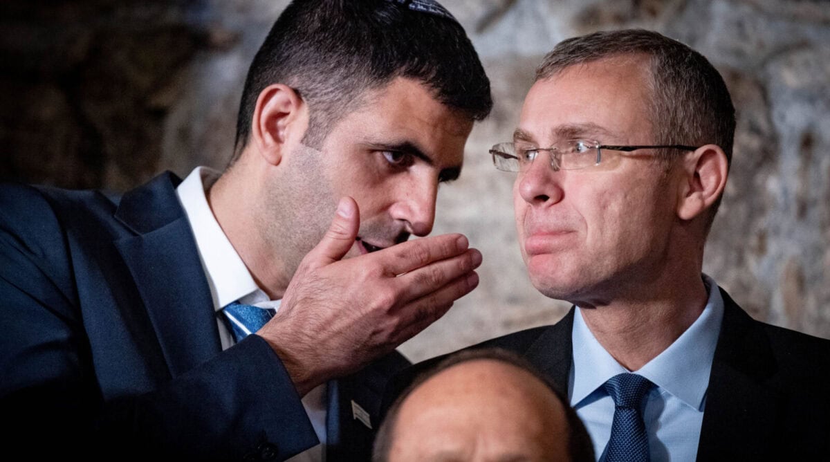 שר המשפטים יריב לוין (מימין) ושר התקשורת שלמה קרעי (צילום:יונתן זינדל) שר המשפטים יריב לוין (מימין) ושר התקשורת שלמה קרעי (צילום:יונתן זינדל)
