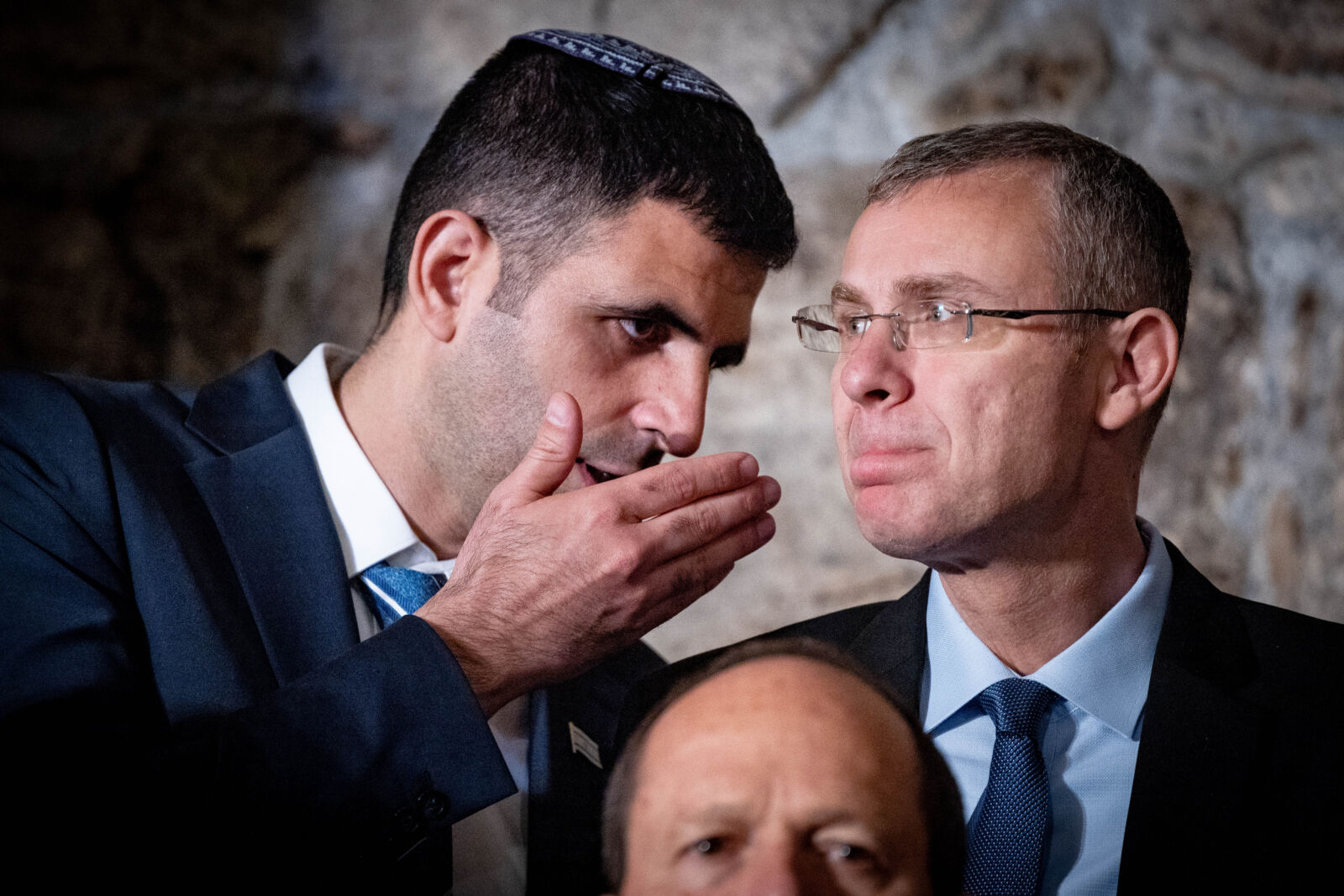 שר המשפטים יריב לוין (מימין) ושר התקשורת שלמה קרעי (צילום:יונתן זינדל) שר המשפטים יריב לוין (מימין) ושר התקשורת שלמה קרעי (צילום:יונתן זינדל)