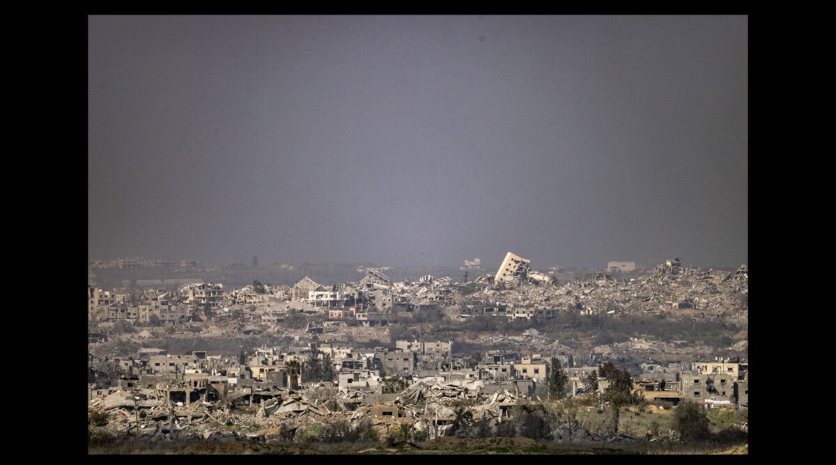 עשן עולה לאחר תקיפה אווירית ישראלית בצפון רצועת עזה, כפי שנראה מצדו הישראלי של הגבול, 16 בינואר 2025 (צילום: חיים גולדברג/Flash90) עשן עולה לאחר תקיפה אווירית ישראלית בצפון רצועת עזה, כפי שנראה מצדו הישראלי של הגבול, 16 בינואר 2025 (צילום: חיים גולדברג/Flash90)