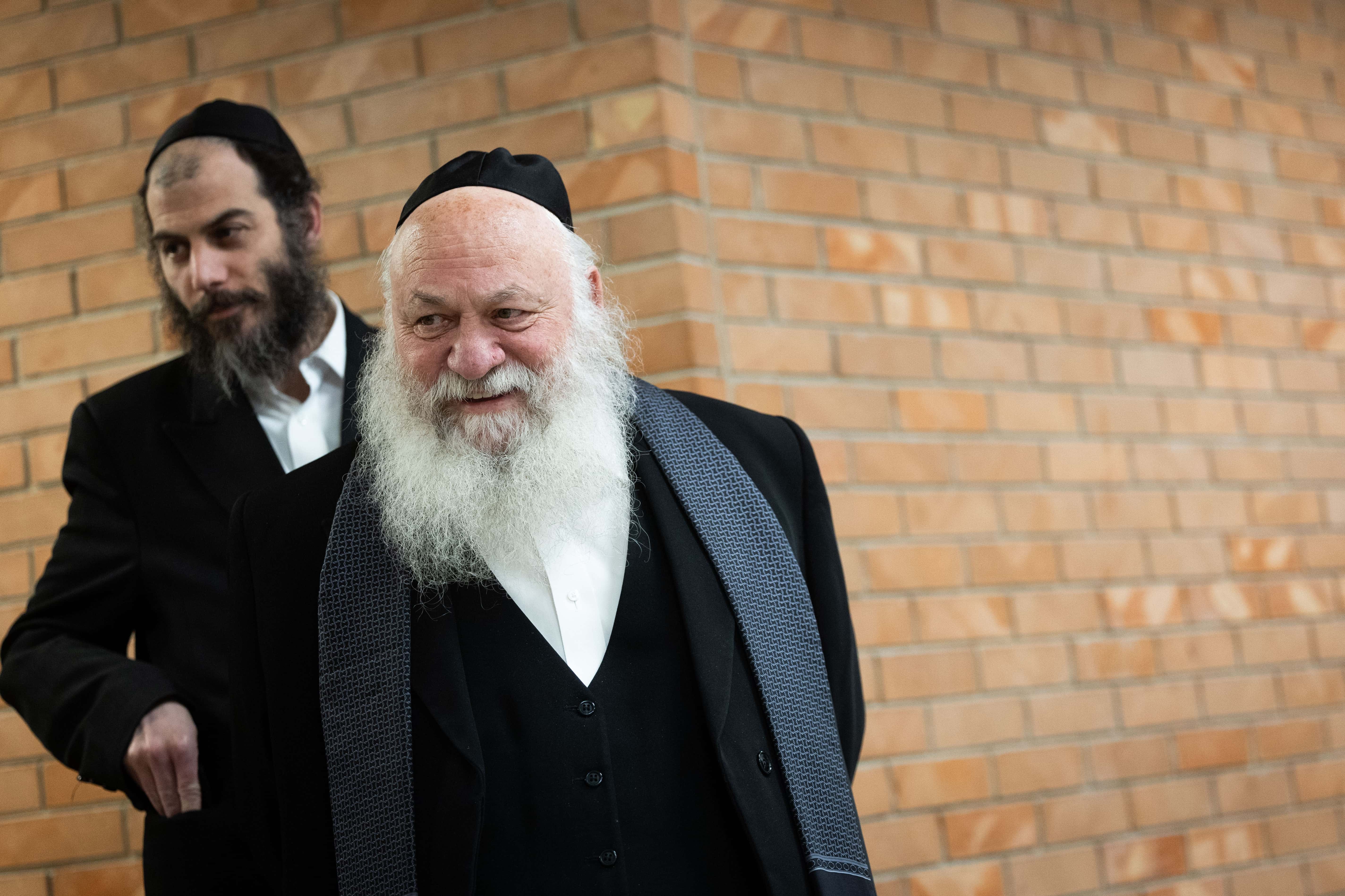 מוטי בבצ'יק עם שר השיכון יצחק גולדקנופף. הכנסת, פברואר 2025 (צילום: חיים גולדברג) מוטי בבצ'יק עם שר השיכון יצחק גולדקנופף. הכנסת, פברואר 2025 (צילום: חיים גולדברג)