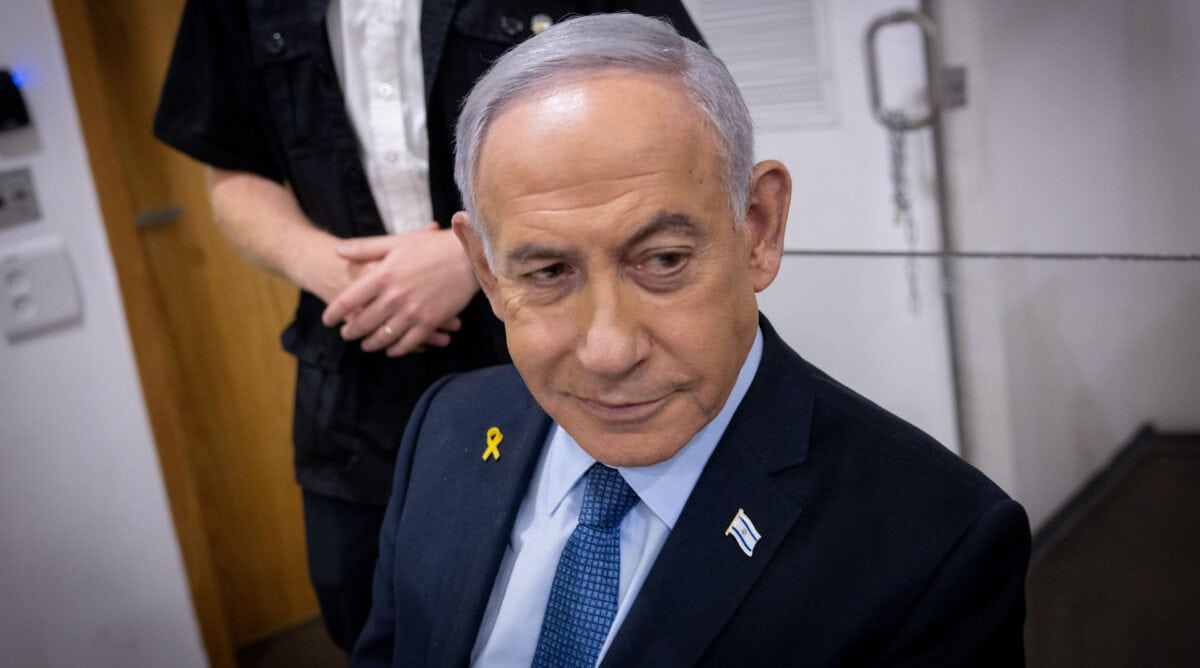 בנימין נתניהו, ראש ממשלת ישראל ונאשם מס' 1 במשפט המו"לים, בפתח יום עדותו ה-32. בית המשפט המחוזי בתל-אביב, 19.5.2025 (צילום: מרים אלסטר) בנימין נתניהו, ראש ממשלת ישראל ונאשם מס' 1 במשפט המו"לים, בפתח יום עדותו ה-32. בית המשפט המחוזי בתל-אביב, 19.5.2025 (צילום: מרים אלסטר)