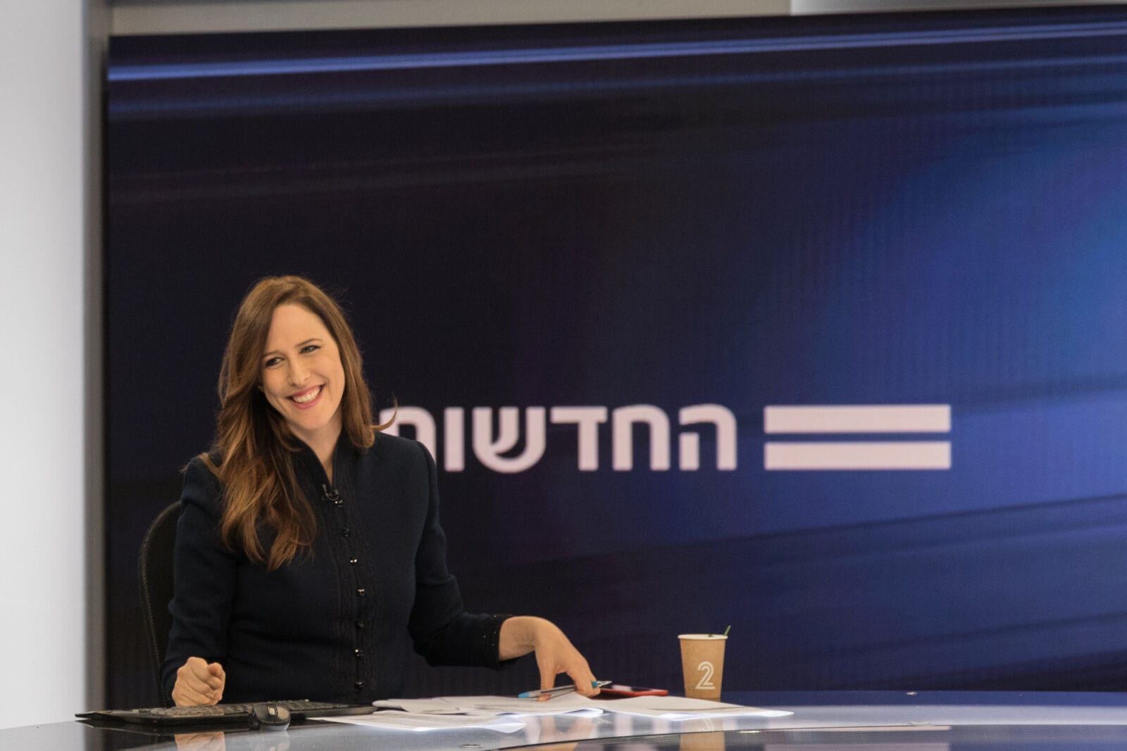 יונית לוי, מגישת חדשות ערוץ 2, פותחת את מהדורת החדשות המרכזית הראשונה לאחר פיצול רשת וקשת לשני ערוצים, 12 ו-13, 1.11.2017 (צילום: הדס פרוש) יונית לוי, מגישת חדשות ערוץ 2, פותחת את מהדורת החדשות המרכזית הראשונה לאחר פיצול רשת וקשת לשני ערוצים, 12 ו-13, 1.11.2017 (צילום: הדס פרוש)