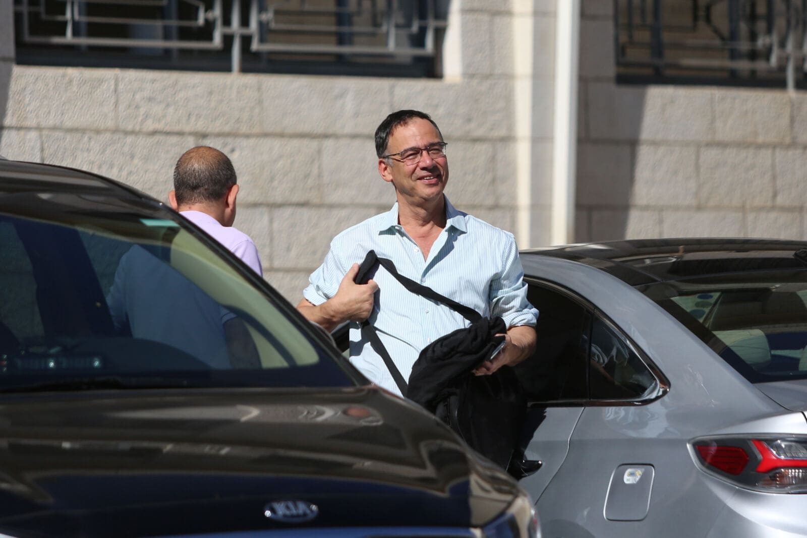 פרקליט המדינה שי ניצן מגיע למשרד המשפטים בירושלים לשימוע שנערך לרה"מ בנימין נתניהו בתיקיו הפליליים, 3.10.2019 (צילום: פלאש90) פרקליט המדינה שי ניצן מגיע למשרד המשפטים בירושלים לשימוע שנערך לרה"מ בנימין נתניהו בתיקיו הפליליים, 3.10.2019 (צילום: פלאש90)