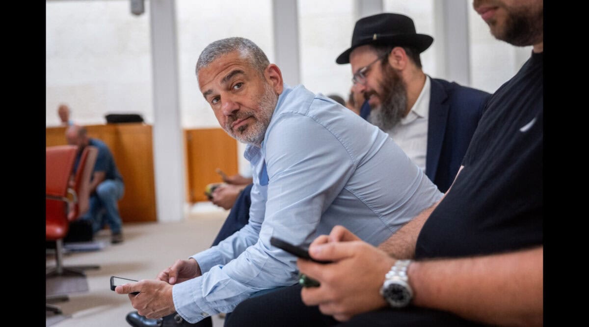 ינון מגל בדיון הארכת המעצר של יונתן אוריך, דוברו של רה"מ הנאשם נתניהו החשוד בפרשת קטארגייט, ירושלים, 9.5.25 (צילום: חיים גולדברג)