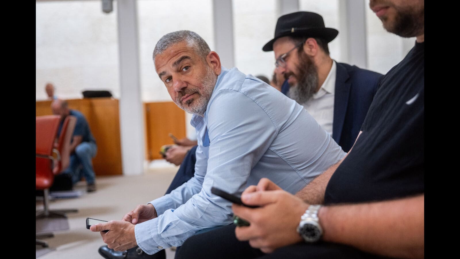 ינון מגל בדיון הארכת המעצר של יונתן אוריך, דוברו של רה"מ הנאשם נתניהו החשוד בפרשת קטארגייט, ירושלים, 9.5.25 (צילום: חיים גולדברג)