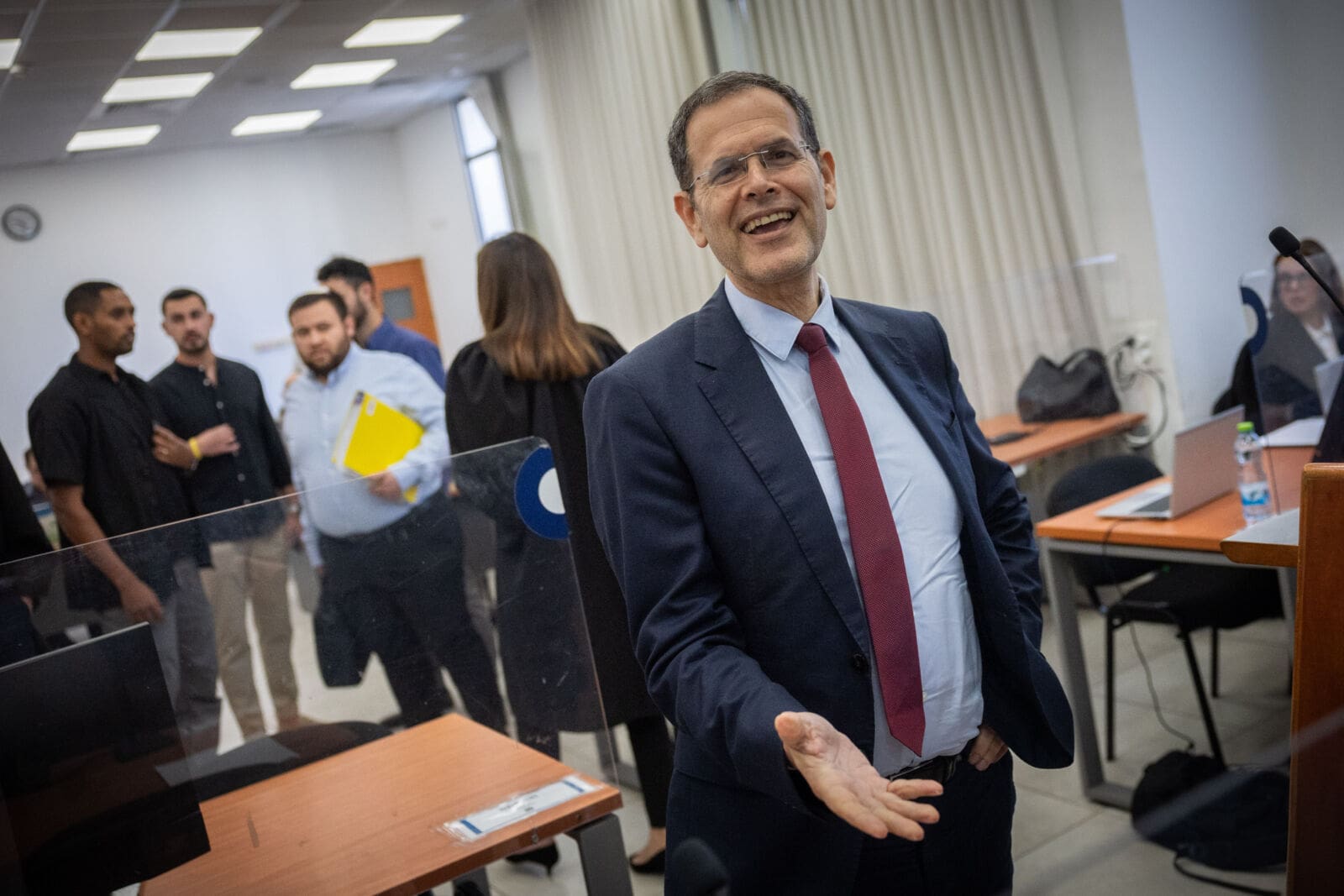 ח"כ משה סעדה בפתח יום עדותו הראשון במשפט המו"לים, ביהמ"ש המחוזי בירושלים, 21.5.2025 (צילום: יונתן זינדל) ח"כ משה סעדה בפתח יום עדותו הראשון במשפט המו"לים, ביהמ"ש המחוזי בירושלים, 21.5.2025 (צילום: יונתן זינדל)
