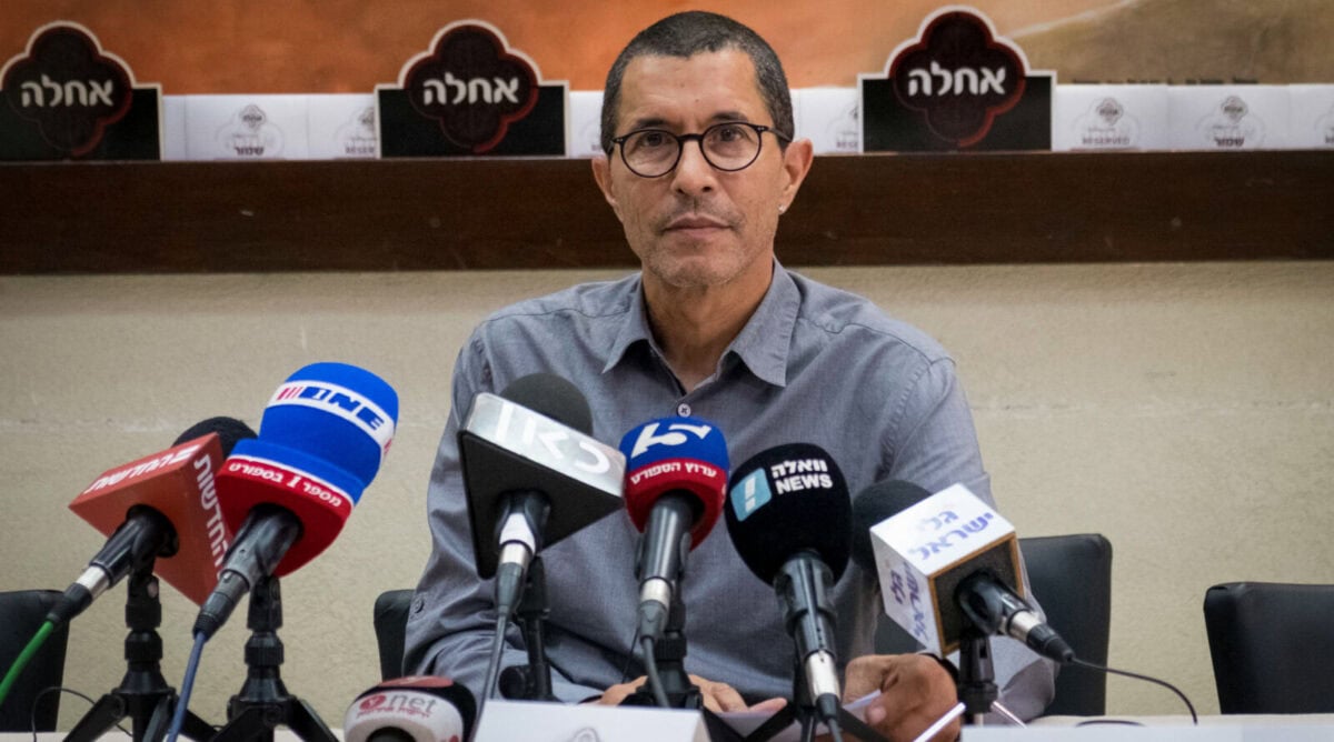 אלי טביב ב-2018, בזמן שהיה הבעלים של בית"ר ירושלים (צילום: רועי אלימה) אלי טביב ב-2018, בזמן שהיה הבעלים של בית"ר ירושלים (צילום: רועי אלימה)