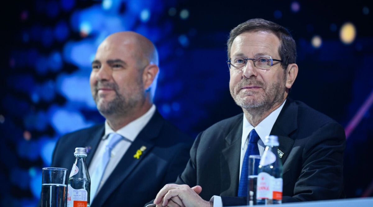 יו"ר הכנסת אמיר אוחנה (משמאל) ונשיא המדינה יצחק הרצוג, 1.5.25 (צילום: אריה לייב אברמס)