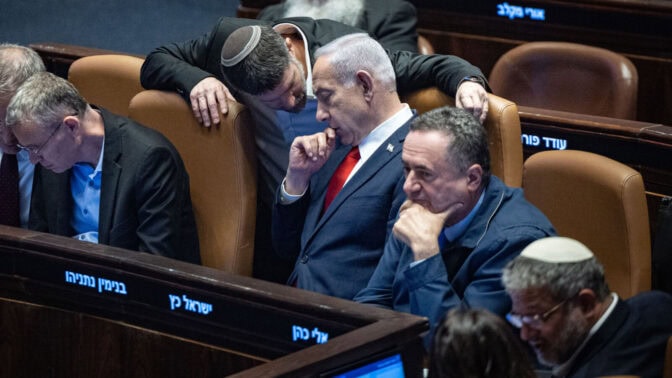 מימין: שר המשטרה איתמר בן גביר, שר הביטחון ישראל כ"ץ, רה"מ הנאשם בנימין נתניהו, שר האוצר בצלאל סמוטריץ', שר המשפטים יריב לוין, מליאת הכנסת, 23.7.25 (צילום: יונתן זינדל) מימין: שר המשטרה איתמר בן גביר, שר הביטחון ישראל כ"ץ, רה"מ הנאשם בנימין נתניהו, שר האוצר בצלאל סמוטריץ', שר המשפטים יריב לוין, מליאת הכנסת, 23.7.25 (צילום: יונתן זינדל)