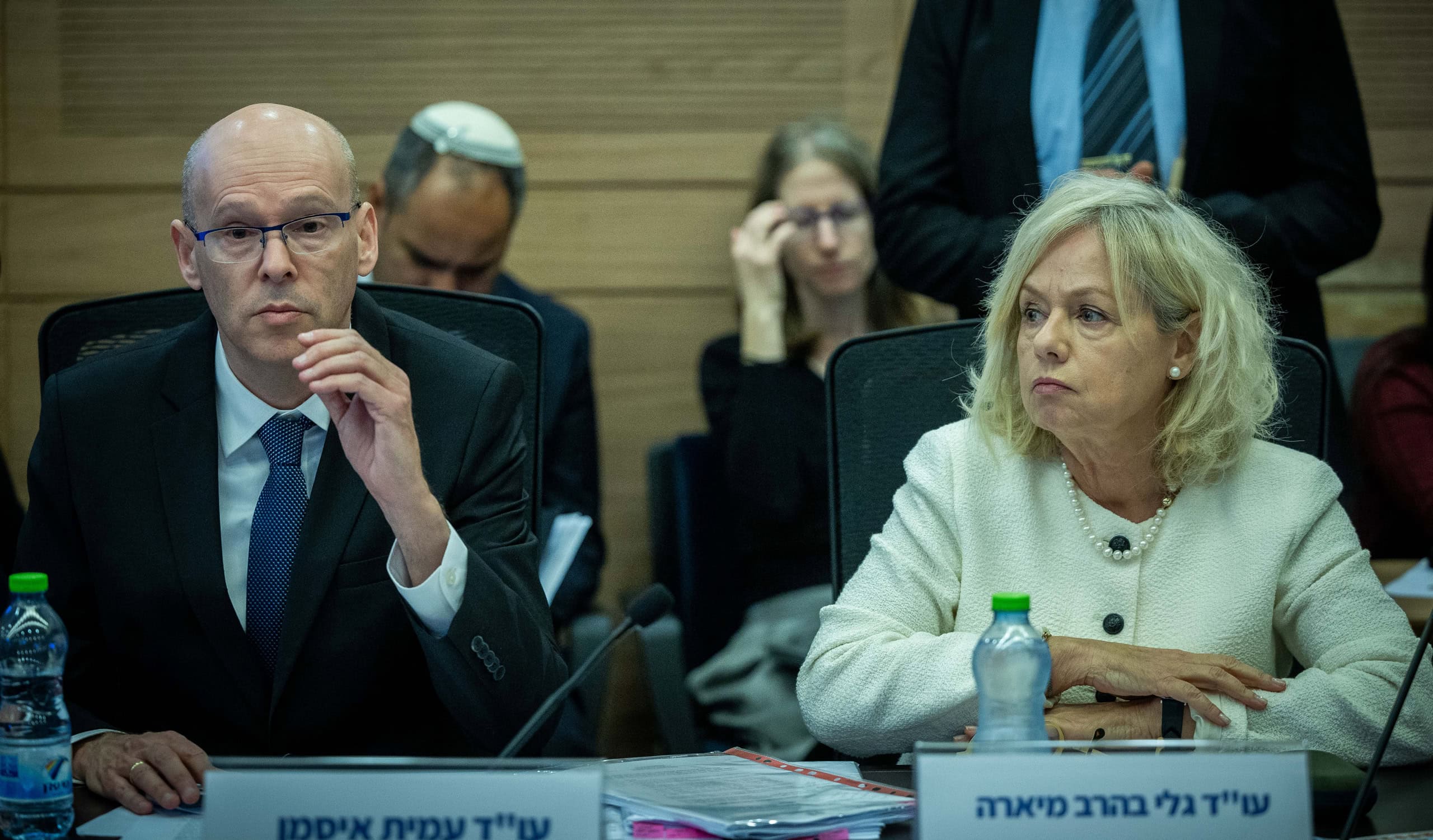 היועצת המשפטית לממשלה, גלי בהרב-מיארה, עם פרקליט המדינה עמית איסמן. הכנסת, נובמבר 2024 (צילום: יונתן זינדל) היועצת המשפטית לממשלה, גלי בהרב-מיארה, עם פרקליט המדינה עמית איסמן. הכנסת, נובמבר 2024 (צילום: יונתן זינדל)