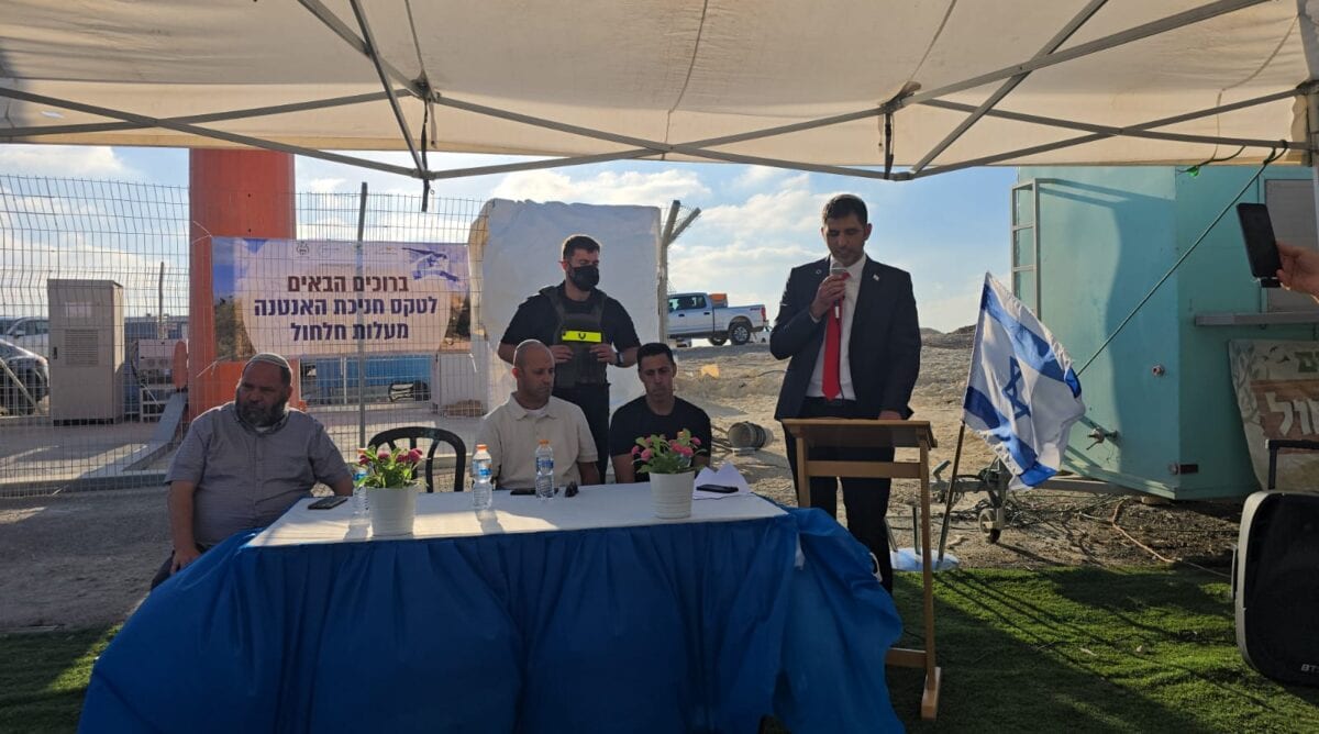 שר התקשורת שלמה קרעי בטקס הקמת אנטנה במעלות חלחול, 5.8.25 (צילום: דוברות משרד התקשורת) שר התקשורת שלמה קרעי בטקס הקמת אנטנה במעלות חלחול, 5.8.25 (צילום: דוברות משרד התקשורת)