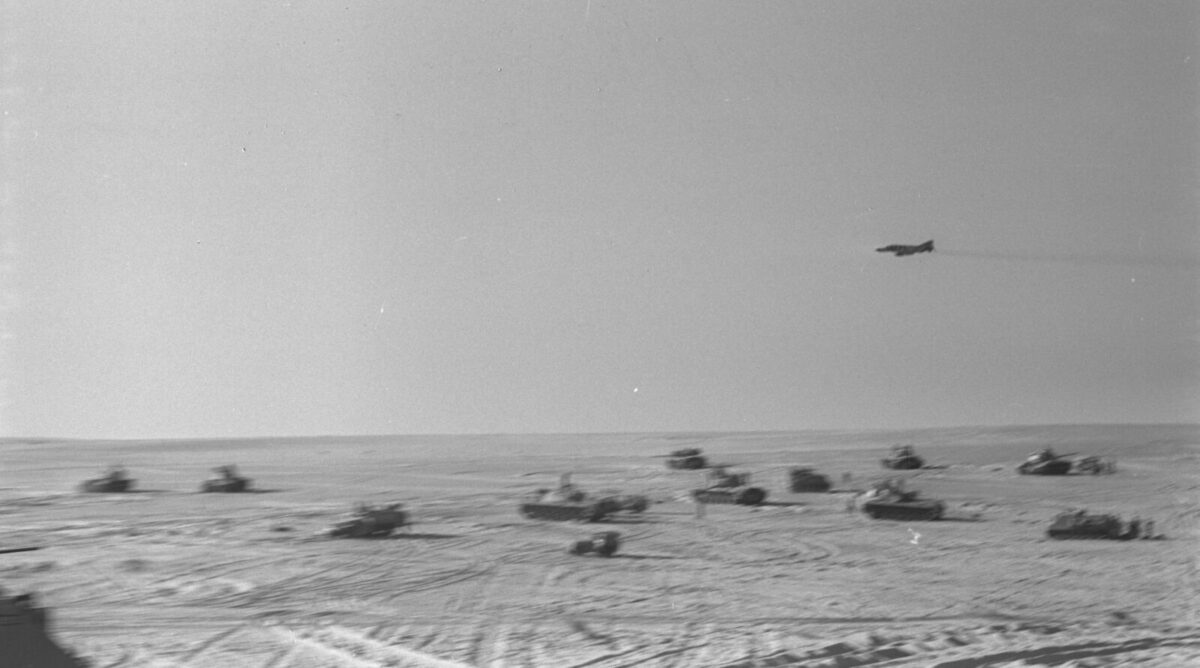 טנקים ישראלים בסיני, מלחמת יום כיפור (צילום: לע"מ) טנקים ישראלים בסיני, מלחמת יום כיפור (צילום: לע"מ)