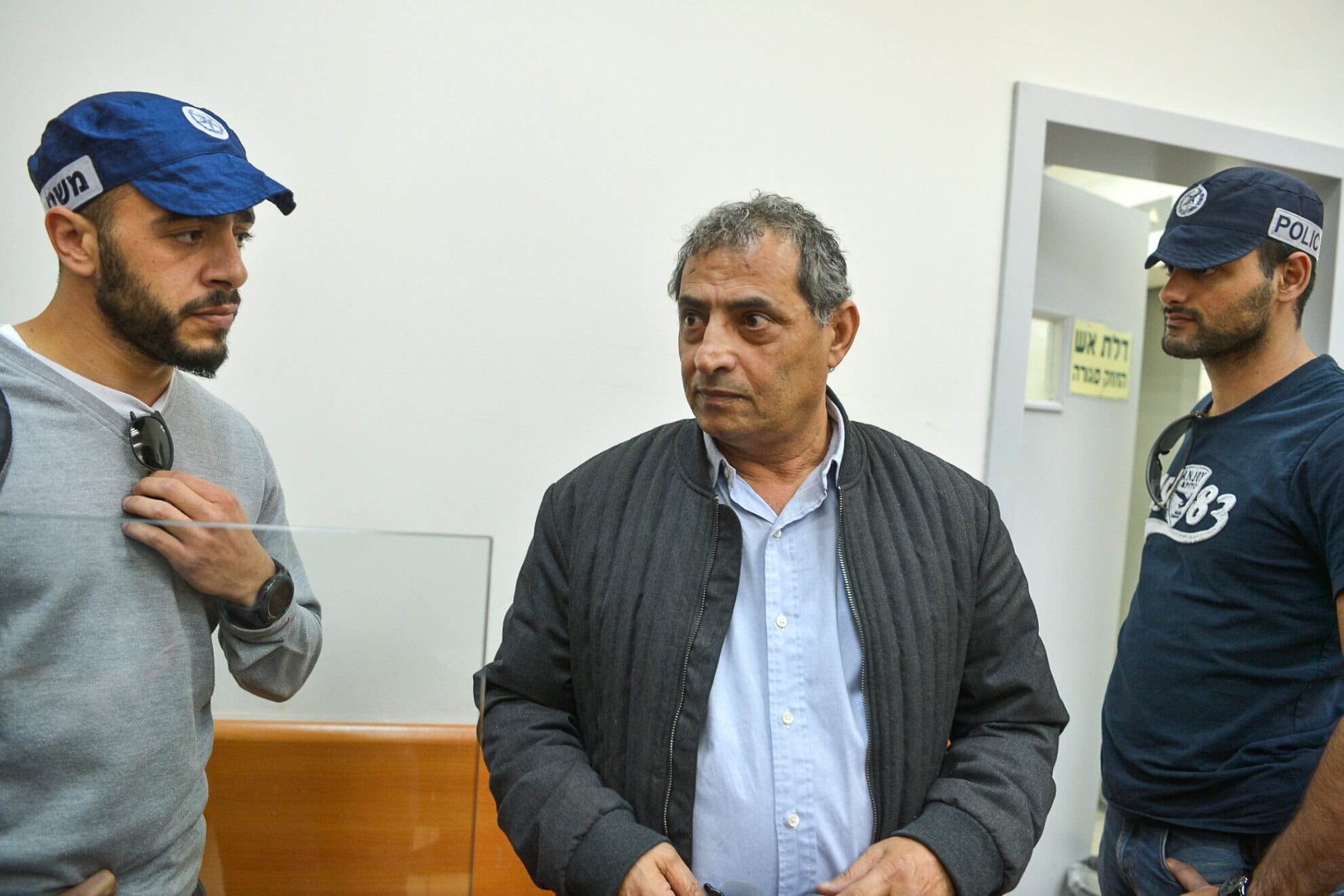 ארנון גלעדי, חבר מועצת עיריית תל-אביב לשעבר וממורשעי פרשת דוד ביטן. בית משפט השלום בראשון-לציון, פברואר 2017 (צילום: פלאש 90) ארנון גלעדי, חבר מועצת עיריית תל-אביב לשעבר וממורשעי פרשת דוד ביטן. בית משפט השלום בראשון-לציון, פברואר 2017 (צילום: פלאש 90)