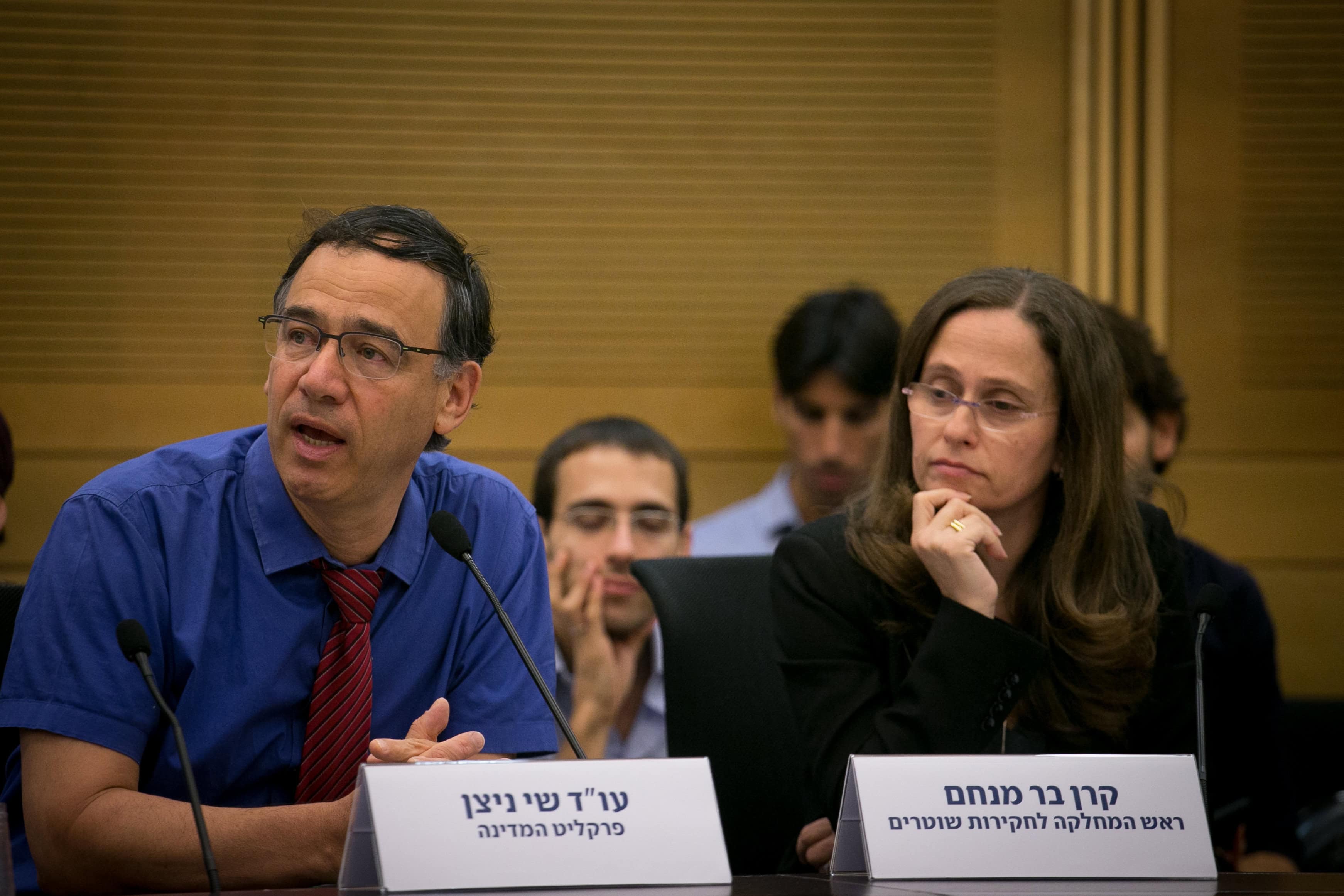 ראש מח"ש קרן בר-מנחם עם שי ניצן בתקופה שבה כיהן כפרקליט המדינה. הכנסת, יוני 2018 (צילום: יונתן זינדל) ראש מח"ש קרן בר-מנחם עם שי ניצן בתקופה שבה כיהן כפרקליט המדינה. הכנסת, יוני 2018 (צילום: יונתן זינדל)