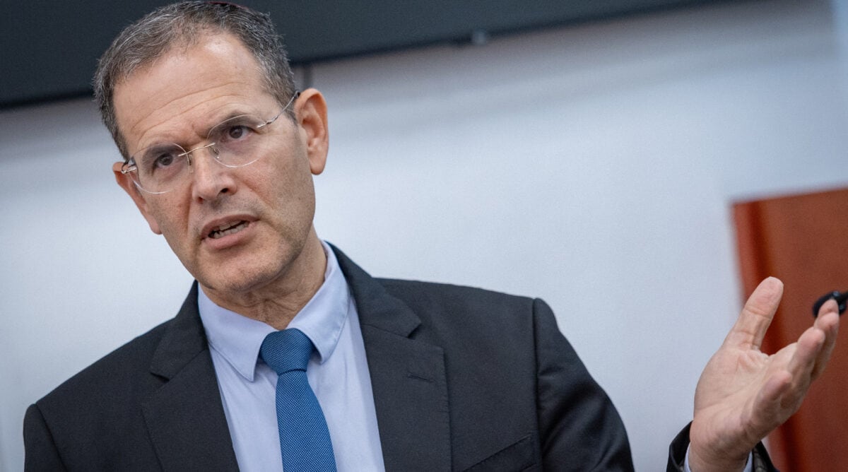 ח"כ משה סעדה בפתח יום עדותו האחרון במשפט המו"לים. בית המשפט המחוזי בירושלים, 15.9.2025 (צילום: יונתן זינדל) ח"כ משה סעדה בפתח יום עדותו האחרון במשפט המו"לים. בית המשפט המחוזי בירושלים, 15.9.2025 (צילום: יונתן זינדל)