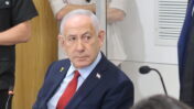 ראש הממשלה בנימין נתניהו לפני תחילת היום ה-45 של עדותו, 17.9.2025 (צילום: אורן פרסיקו)