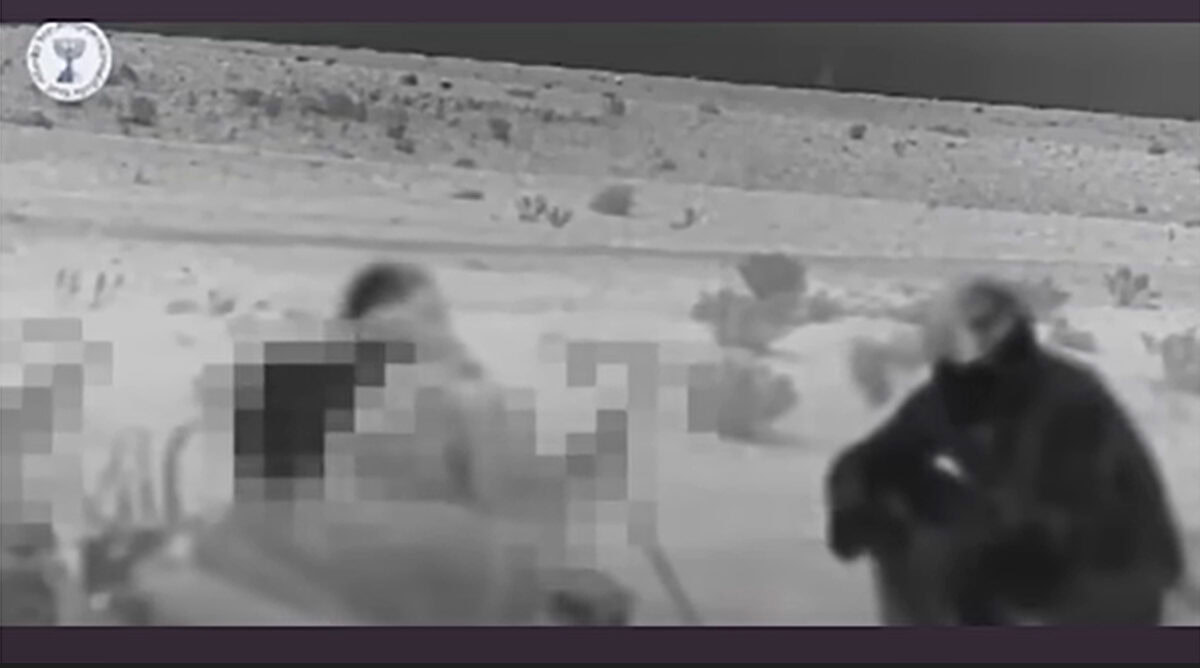 צילום מסך מתוך תיעוד שפירסם המוסד, של לוחמים זרים תוקפים באיראן צילום מסך מתוך תיעוד שפירסם המוסד, של לוחמים זרים תוקפים באיראן