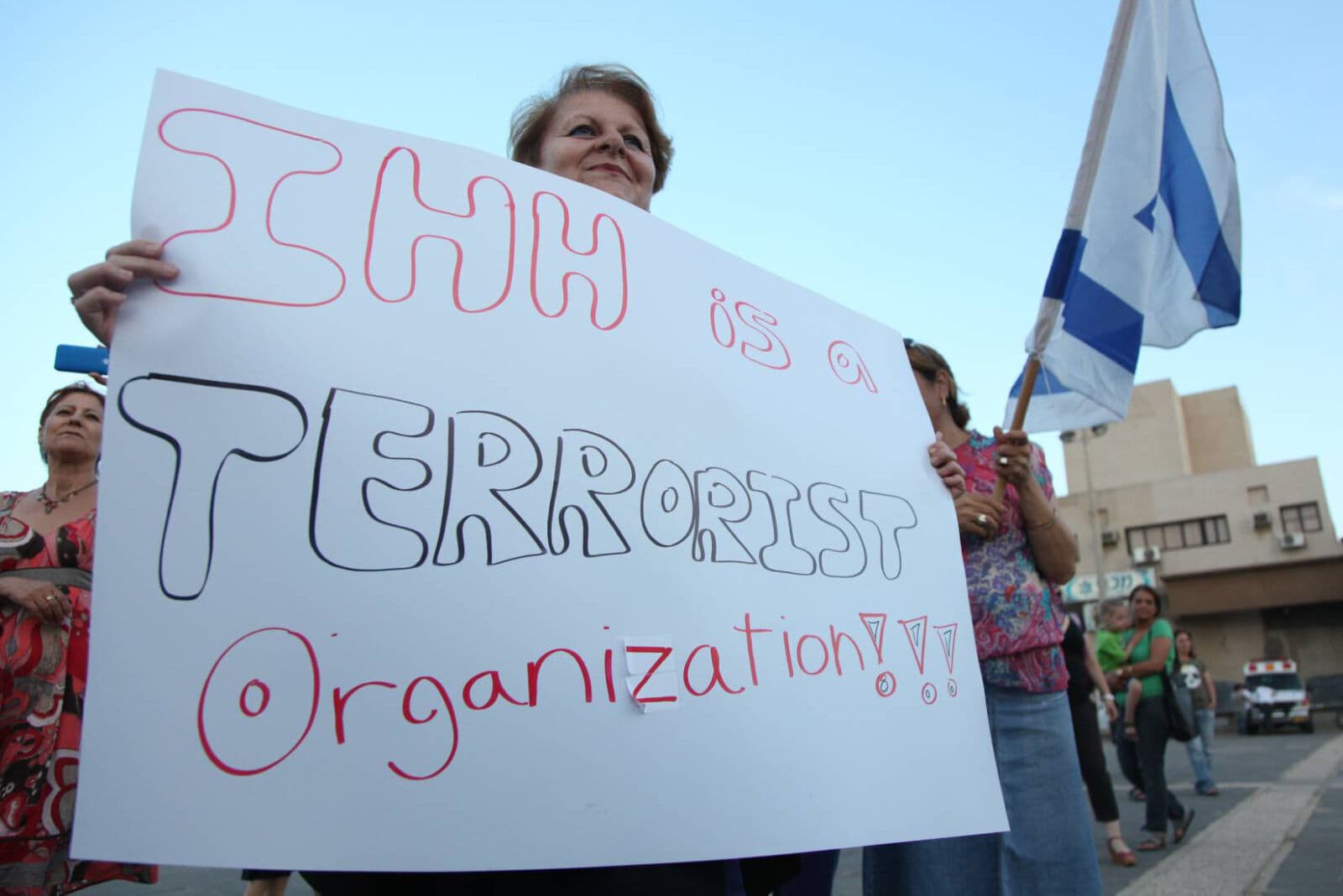 הפגנה נגד טורקיה, בעקבות משט המרמרה, אשקלון, 6.6.2010 (צילום: אדי ישראל) הפגנה נגד טורקיה, בעקבות משט המרמרה, אשקלון, 6.6.2010 (צילום: אדי ישראל)