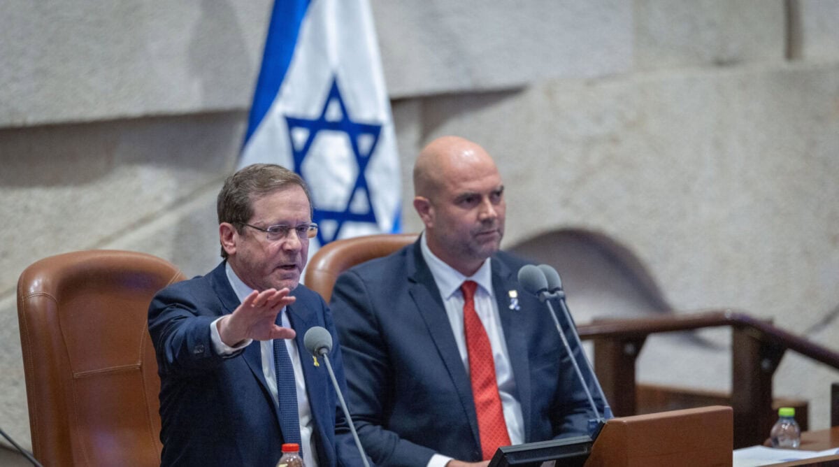 נשיא המדינה יצחק הרצוג (משמאל) ויו"ר הכנסת אמיר אוחנה, פתיחת מושב החורף של הכנסת, 20.10.25 (צילום: חיים גולדברג) נשיא המדינה יצחק הרצוג (משמאל) ויו"ר הכנסת אמיר אוחנה, פתיחת מושב החורף של הכנסת, 20.10.25 (צילום: חיים גולדברג)