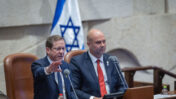 נשיא המדינה יצחק הרצוג (משמאל) ויו"ר הכנסת אמיר אוחנה, פתיחת מושב החורף של הכנסת, 20.10.25 (צילום: חיים גולדברג)