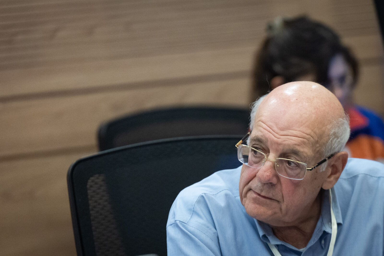 נשיא מועצת העיתונות, השופט בדימוס חנן מלצר, בדיון על חוק ההשתלטות הפוליטית על מועצת תאגיד השידור, ועדת הכלכלה של הכנסת, 29.10.25 (צילום: יונתן זינדל)