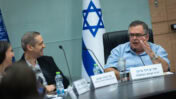 יו"ר ועדת הכלכלה ח"כ דוד ביטן (מימין), בדיון על חוק ההשתלטות הפוליטית על מועצת תאגיד השידור, 29.10.25 (צילום: יונתן זינדל)