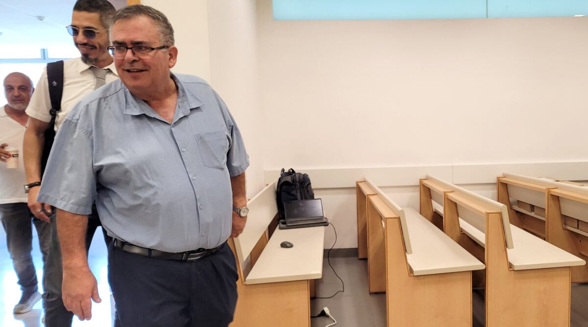 ח"כ דוד ביטן בפתח יום העדות החמישי במשפט השוחד שלו. בית המשפט המחוזי בלוד, 21.10.2025 (צילום: איתמר ב"ז) ח"כ דוד ביטן בפתח יום העדות החמישי במשפט השוחד שלו. בית המשפט המחוזי בלוד, 21.10.2025 (צילום: איתמר ב"ז)