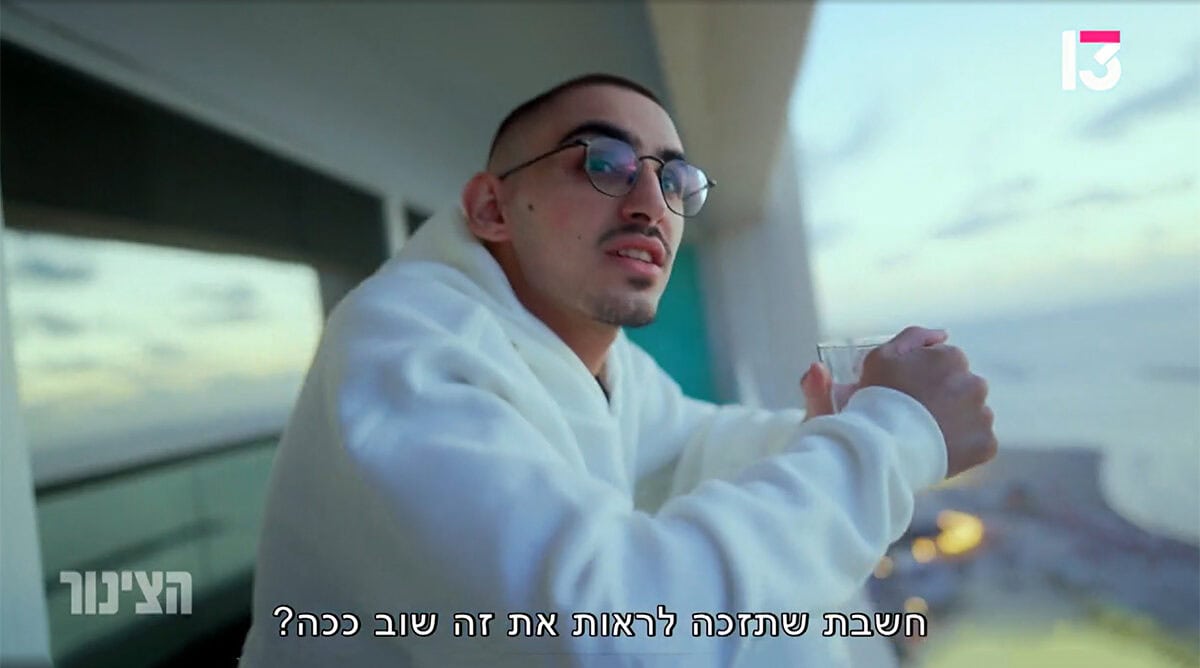 שורד השבי רום ברסלבסקי בתוכנית "הצינור", רשת 13, 9.11 (צילום מסך) שורד השבי רום ברסלבסקי בתוכנית "הצינור", רשת 13, 9.11 (צילום מסך)