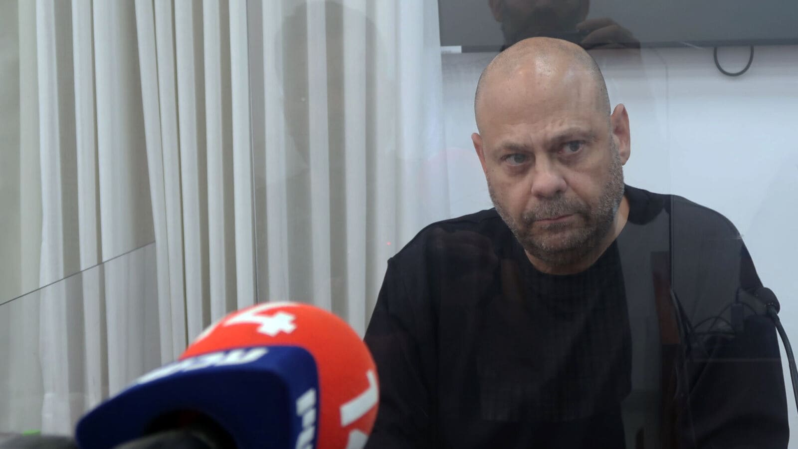 סנ"צ בדימוס צחי חבקין, לפני יום עדותו השני במשפט המו"לים, 3.11.25 (צילום: אורן פרסיקו) סנ"צ בדימוס צחי חבקין, לפני יום עדותו השני במשפט המו"לים, 3.11.25 (צילום: אורן פרסיקו)