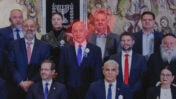 יו"ר רע"מ מנסור עבאס ורה"מ הנאשם בנימין נתניהו. השבעת הכנסת, 15.11.2022 (צילום: אוליבייה פיטוסי)