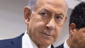 בנימין נתניהו, ראש ממשלת ישראל, בבית המשפט (צילום: מרים אלסטר)