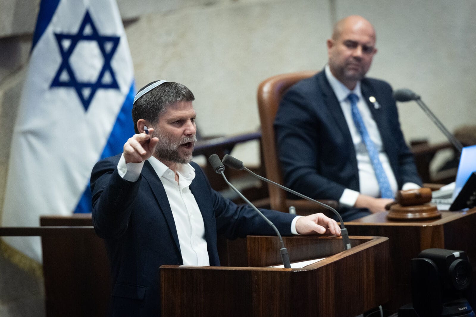 שר האוצר בצלאל סמוטריץ', מליאת הכנסת, 5.11.25 (צילום: יונתן זינדל)
