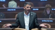 שר התקשורת שלמה קרעי, מליאת הכנסת, 5.11.25 (צילום: יונתן זינדל)