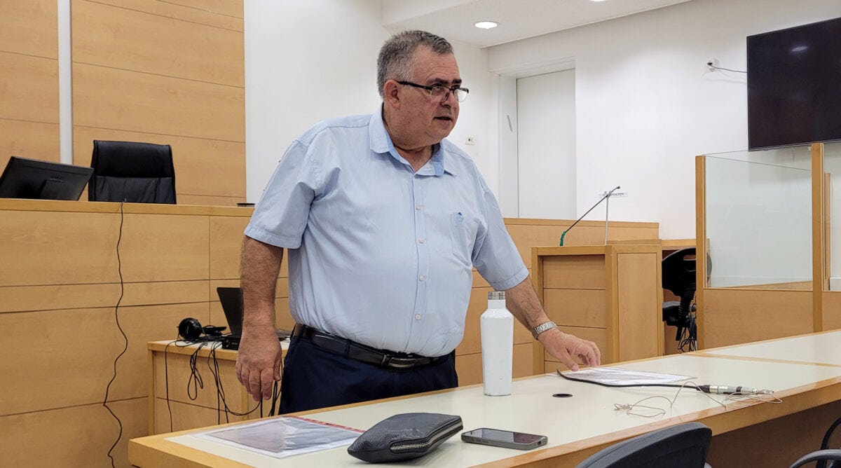 ח"כ דוד ביטן בפתח יום עדותו העשירי במשפט השוחד. בית המשפט המחוזי בלוד, 11.11.2025 (צילום: איתמר ב"ז) ח"כ דוד ביטן בפתח יום עדותו העשירי במשפט השוחד. בית המשפט המחוזי בלוד, 11.11.2025 (צילום: איתמר ב"ז)