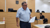 ח"כ דוד ביטן בפתח יום עדותו העשירי במשפט השוחד. בית המשפט המחוזי בלוד, 11.11.2025 (צילום: איתמר ב"ז)