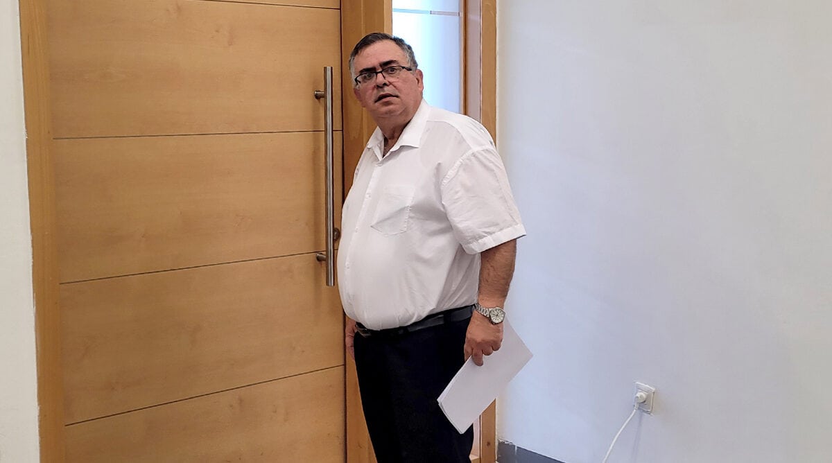 ח"כ דוד ביטן בפתח יום העדות השישי במשפט השוחד שלו. בית המשפט המחוזי בלוד, 28.10.2025 (צילום: איתמר ב"ז) ח"כ דוד ביטן בפתח יום העדות השישי במשפט השוחד שלו. בית המשפט המחוזי בלוד, 28.10.2025 (צילום: איתמר ב"ז)