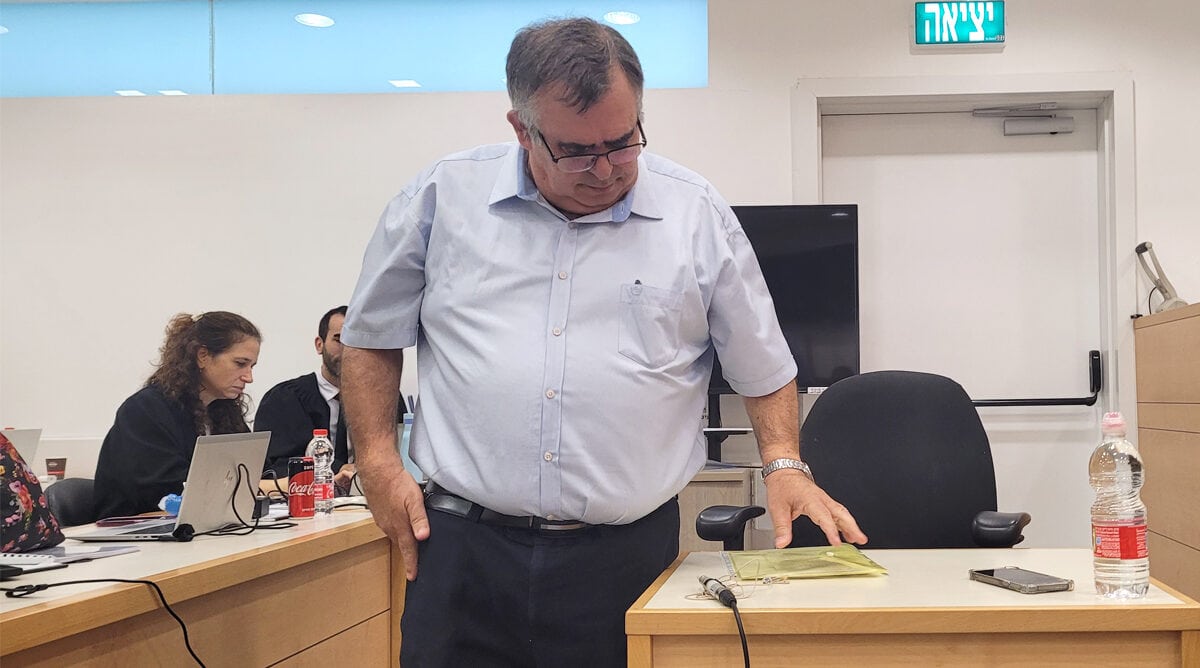 ח"כ דוד ביטן בפתח יום עדותו השמיני. בית המשפט המחוזי בלוד, 4.11.2025 (צילום: איתמר ב"ז) ח"כ דוד ביטן בפתח יום עדותו השמיני. בית המשפט המחוזי בלוד, 4.11.2025 (צילום: איתמר ב"ז)