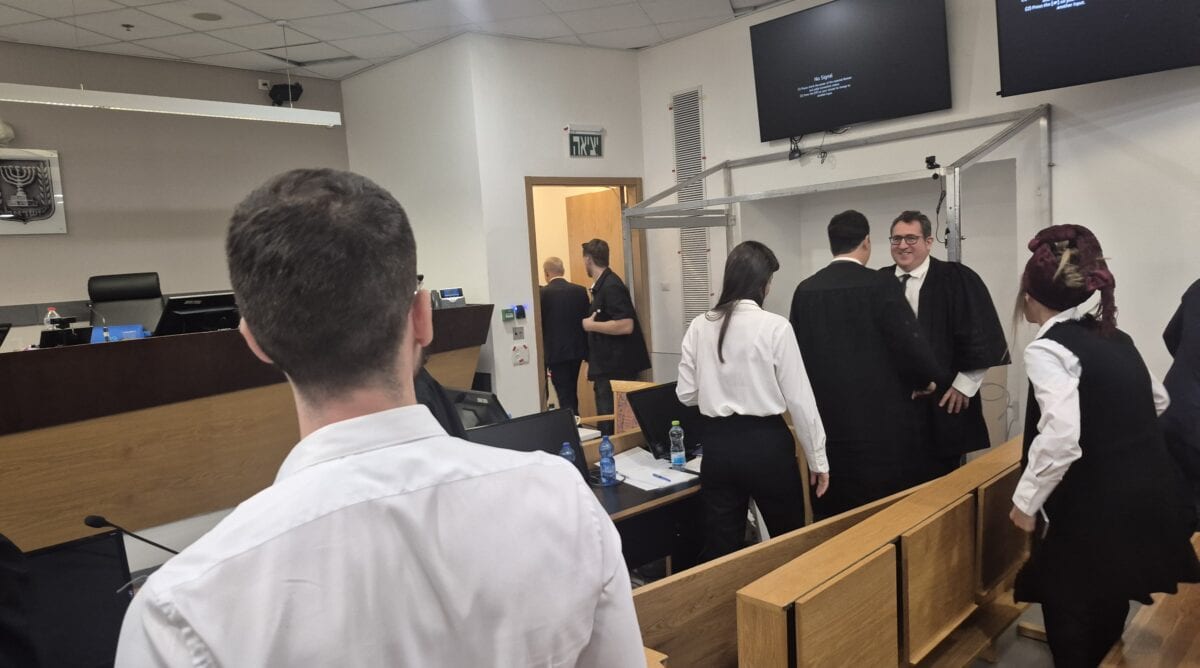 ראש הממשלה הנאשם בשוחד בנימין נתניהו, יוצא להפסקה במהלך יום עדותו ה-59, 3.12.25 (צילום: אורן פרסיקו) ראש הממשלה הנאשם בשוחד בנימין נתניהו, יוצא להפסקה במהלך יום עדותו ה-59, 3.12.25 (צילום: אורן פרסיקו)