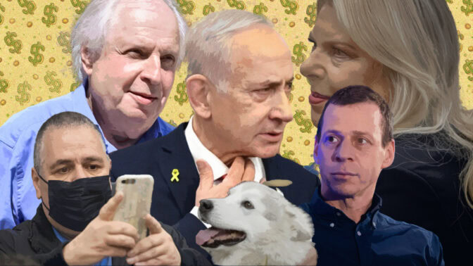 הנאשם מס' 1 בנימין נתניהו ואשתו שרה עם הנאשם מס' 2 שאול אלוביץ'. בחזית: אנשי תקשורת המעבירים את מסריו של נתניהו וכלבתו המנוחה קאיה (צילומים: מקוריים: פלאש90)
