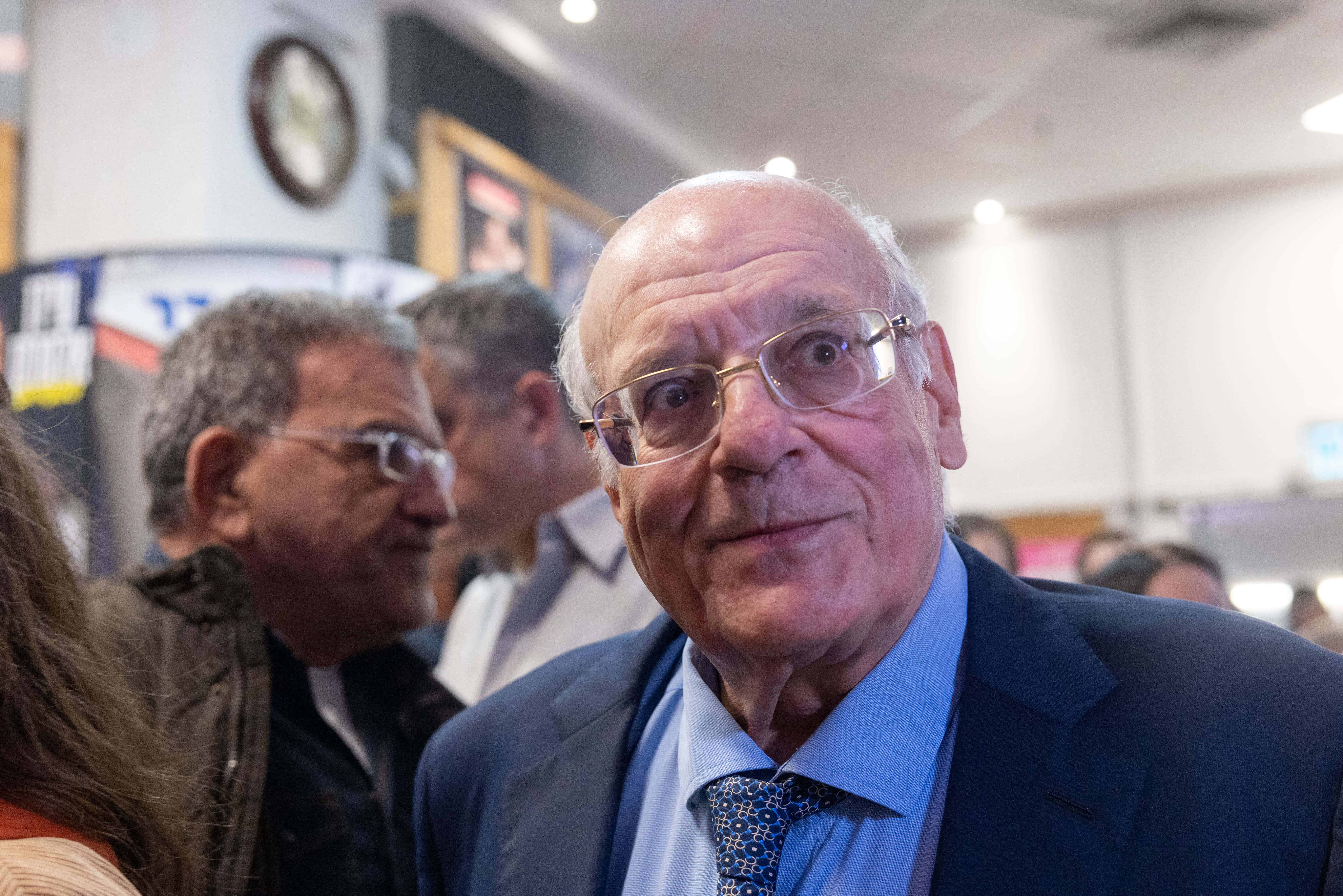 נשיא מועצת העיתונות, השופט בדימוס חנן מלצר, כנס החירום להצלת הדמוקרטיה, תל-אביב, 9.12.25 (צילום: מרים אלסטר)
