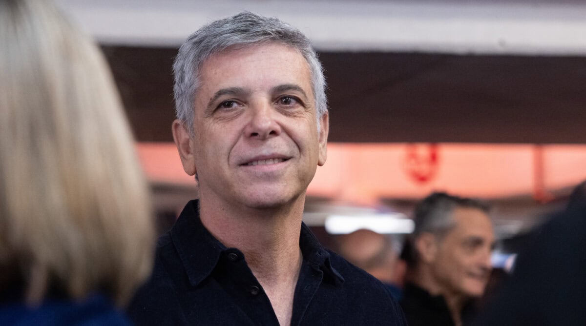 מנכ"ל חדשות 12 אבי וייס, כנס החירום להצלת הדמוקרטיה, תל-אביב, 9.12.25 (צילום: מרים אלסטר) מנכ"ל חדשות 12 אבי וייס, כנס החירום להצלת הדמוקרטיה, תל-אביב, 9.12.25 (צילום: מרים אלסטר)