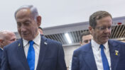 נשיא המדינה יצחק הרצוג (מימין) וראש הממשלה הנאשם בפלילים בנימין נתניהו, 27.10.25 (צילום: פלאש90)
