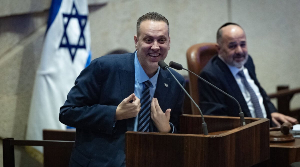 השר מיקי זוהר, מליאת הכנסת, 26.11.25 (צילום: יונתן זינדל) השר מיקי זוהר, מליאת הכנסת, 26.11.25 (צילום: יונתן זינדל)