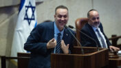 השר מיקי זוהר, מליאת הכנסת, 26.11.25 (צילום: יונתן זינדל)